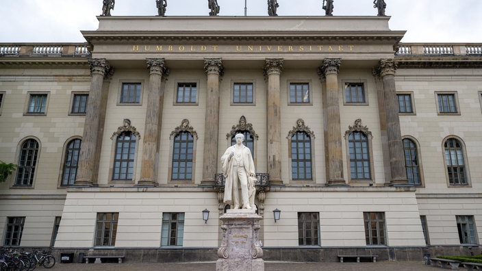 Das Hauptgebäude der Humboldt-Universität an der Straße Unter den Linden. 