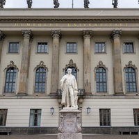 Das Hauptgebäude der Humboldt-Universität an der Straße Unter den Linden. 