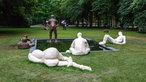 Die Skulptur "Sketch for a Fountain" in der Totalaufnahme