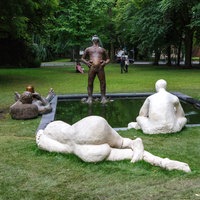 Die Skulptur "Sketch for a Fountain" in der Totalaufnahme