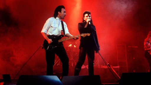 U2 treten am 21.11.1984 bei der Aufzeichnung der ZDF-Sendung "Rock-Pop in concert" in der Dortmunder Westfalenhalle
