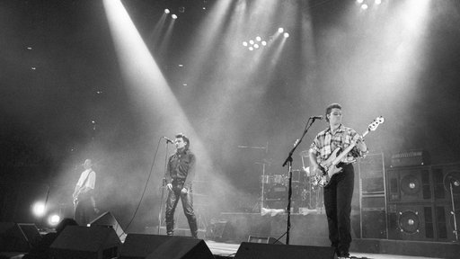U2 treten am 21.11.1984 bei der Aufzeichnung der ZDF-Sendung "Rock-Pop in concert" in der Dortmunder Westfalenhalle