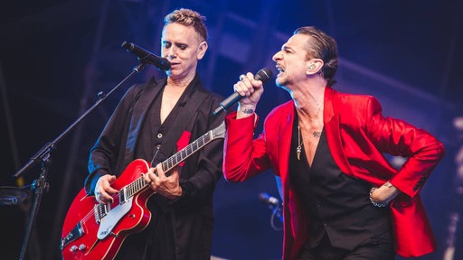 Depeche Mode-Mitglieder Martin Gore und Dave Gahan (v.l.), live in London, 2017