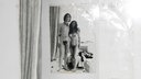 John Lennon und Yoko Ono posieren nackt