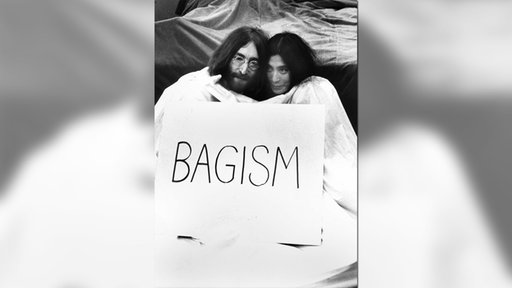 John Lennon und Yoko Ono bei einer Performance