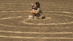 Devrim Lingnau als Maria Reiche im Film "Maria Reiche – Das Geheimnis der Nazca-Linien"