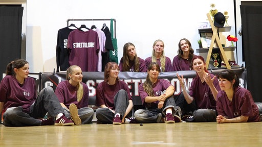 Die Streetdance-Tanzgruppe erzählt von ihren Auftritten.