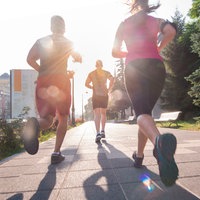 Drei Personen beim Joggen 