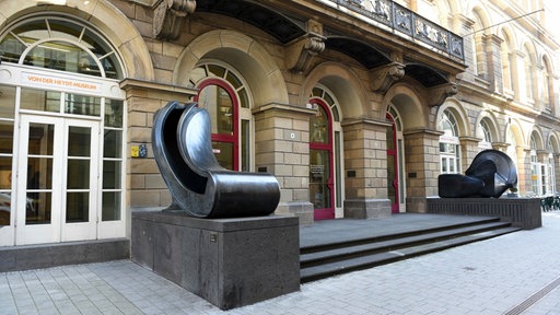 Das Eingangsportal des Von der Heydt Museum.