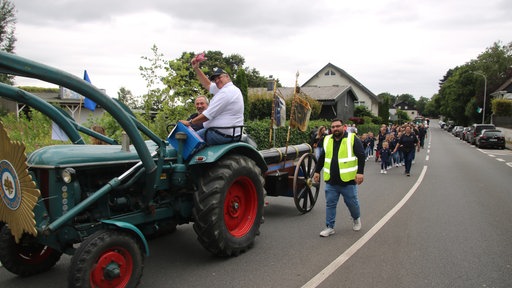Trecker rollen durch Pattscheid