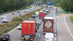Lkw auf Autobahn bei Köln