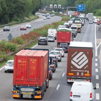 Lkw auf Autobahn bei Köln