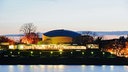 Die Beethovenhalle in Bonn von der anderen Rheinseite aus.
