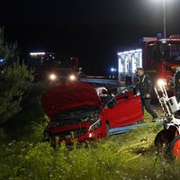 Einsatzkräfte am Unfallort