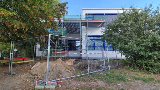 „Das Vertrauen ist erschüttert“: Eltern kritisieren Rettungsweg an Kamener Grundschule