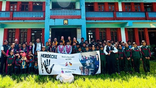 Nach der Flut in Nepal: Herdecker Familie engagiert sich erneut