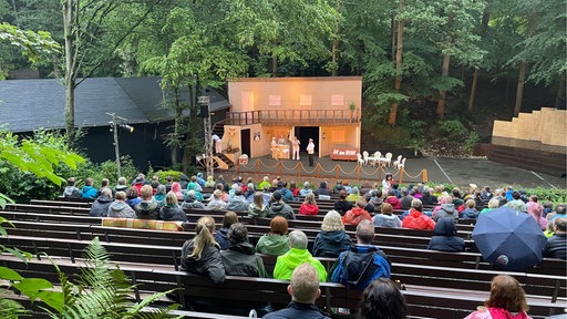 Natürbühne Hohensyburg führt ein Stück von Agatha Christi auf.