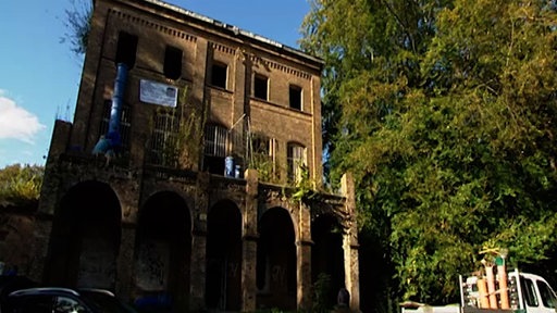Ein altes Haus von außen. Das Haus Fühlingen ist ein Lost Place.