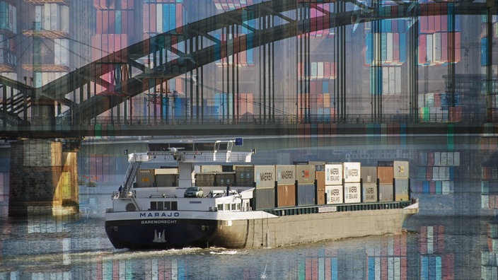Das Beitragsbild des Dok5 Feature "Binnenschifffahrt in NRW - Bald auf dem Trockenen? zeigt ein Containerschiff unter der Hohenzollernbrücke auf dem Rhein in Köln und bunte Container, die im Hintergrund zu erkennen sind. Bildcollage. 