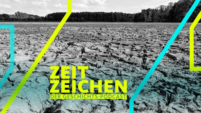 Wie vertrockneter Wüstenboden sieht der Boden eines ausgetrockneten Fischteichs in Reckahn in Brandenburg aus.