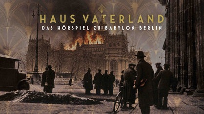 Reichstagsbrand 1933 mit Schaulustigen auf der Straße. Über dem Motiv steht der Titel "Haus Vaterland - Das Hörspiel zu Babylon Berlin".