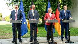 Markus Söder, Friedrich Merz, Baerbel Bas und Lars Klingbeil bei der Pressekonferenz zu den Ergebnissen des Koalitionsausschusses im Garten des Bundeskanzleramts (02.07.2026)