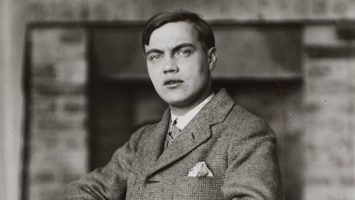 Das Beitragsbild des WDR3 Musikporträt "Die Bad-Boy-Story" zeigt ein Porträt von Komponist George Antheil von 1927