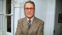 Das Beitragsbild des WDR 3 Kulturfeature "Einzelne Menschen lernen, die Menschheit nicht" zeigt den Holocaust-Überlebenden Leslie Baruch Brent vor seinem Haus in North London 1999.
