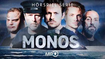 Eine Insel im Meer, das Wetter ist düster und regnerisch. Die Schauspieler zu sehen: Bjarne Mädel, Jannik Schümann, Dimitrij Schaad, Wilson Ochsenknecht, Murathan Muslu.