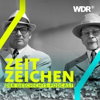 Erich Honecker (li.), erster Sekretaer des Zentralkomitees und Walter Ulbricht, Staastratsvorsitzender der DDR, bei der Parade zum 1.Mai 1972