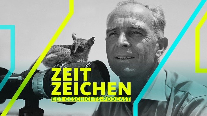 Bernhard Grzimek an der Kamera mit einem Buschbaby