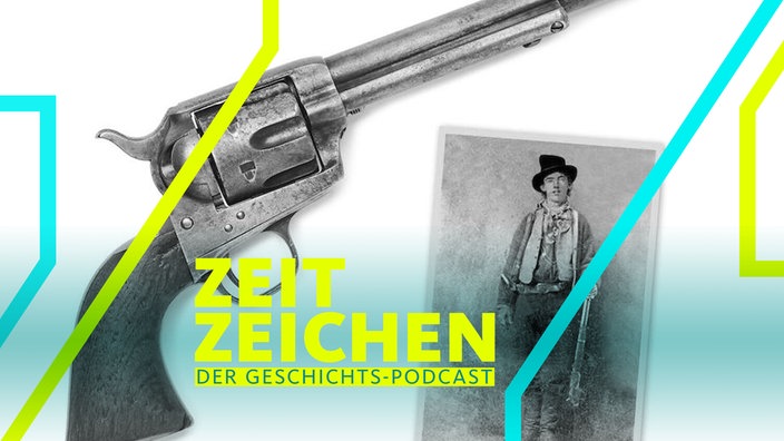 Ein historischer Revolver liegt neben dem Bild von Billy the Kid