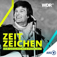 Der US-Musiker Dean Reed mit Gitarre am Mikrofon