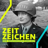 Lee Miller trägt Helm und Uniform als US-Kriegsberichterstatterin im Jahr 1944 in der Normandie in Frankreich