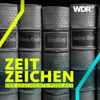 Buchbände einer Ausgabe von Luthers Werken stehen in einem Regal