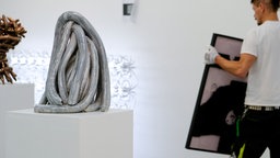 Blick in die Ausstellug "Die GOSSE", Aufbau im NRW-Forum, 