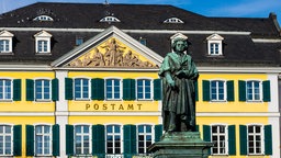 Die Beethoven-Statue vor dem alten Bonner Postamt