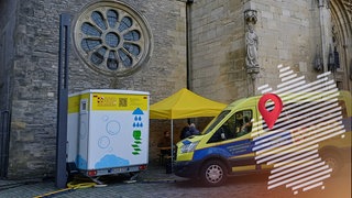 Duschwagen mit ABS-Auto vor der Überwasserkirche in Münster