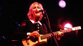 Der Song "I Kissed A Girl" war der größte Hit von Jill Sobule. Sie verstarb im Mai 2025 bei einem Hausbrand.