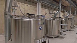 Stickstofftanks im Kältelager, das demnächst im Bonner Neubau des Leibniz-Instituts in Betrieb geht.