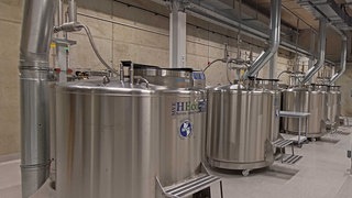 Stickstofftanks im Kältelager, das demnächst im Bonner Neubau des Leibniz-Instituts in Betrieb geht.