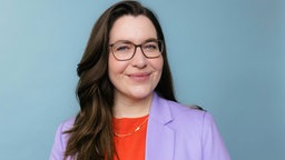 Madita Oeming, Buchautorin von "Aufgeklärt statt aufgeregt. Was Eltern heute brauchen, um ihre Kinder durch die digitale Pubertät zu begleiten"