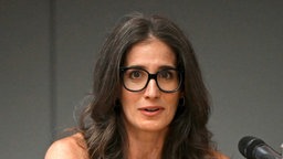 Meike Ramon von der Bern University of Applied Sciences spricht auf der Pressekonferenz der Polizei Berlin zum Thema «Super Recognizer». Die sogenannten "Super Recognizer" sind Menschen mit herausragenden kognitiven Fähigkeiten in der Gesichtserkennung.