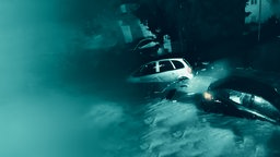 Das Motiv zeigt Autos in der Flut zwischen ein paar Häusern in der tödlichen Nacht im Ahrtal.