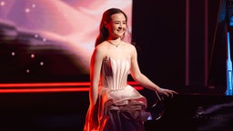 Laetitia Hahn beim Mausspiel im Studio