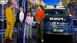 Marlene (10) und Emil (16) im Studio