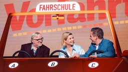 Axel Prahl und Annette Frier beim Führerscheinspiel mit Klaas