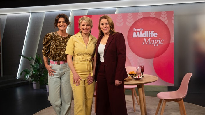 Marlene Lufen, Sabine Heinrich und Mandy Mangler stehen nebeneinander und lächeln in die Kamera