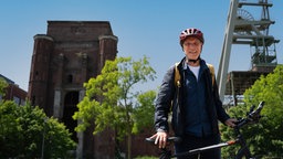 Ein Mann auf einem Fahrrad