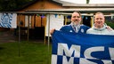 Zwei Fans des MSV Duisburg